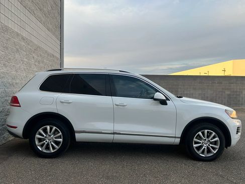 Used 2013 Volkswagen Touareg TDI AWD/4WD image 4