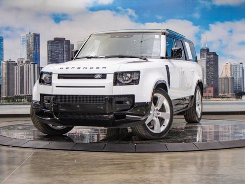 Used 2025 Land Rover Defender 130 X-Dynamic SE image 2