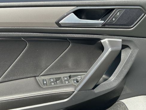 Used 2023 Volkswagen Tiguan SE FWD image 19