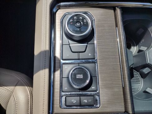 Used 2024 Ford Expedition Limited AWD/4WD image 32