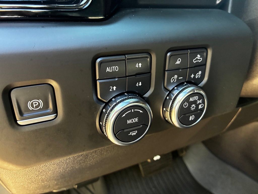 Used 2024 GMC Sierra 1500 AT4 w/ AT4 Preferred Package AWD/4WD image 19