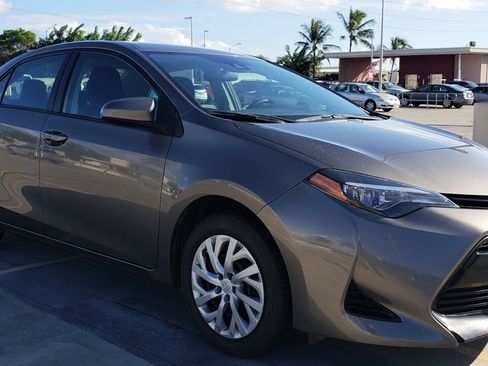 Used 2018 Toyota Corolla LE FWD image 4