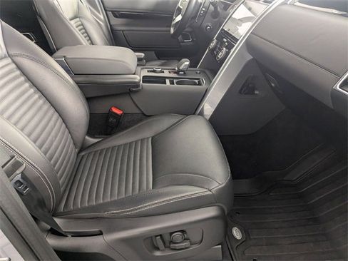 Used 2023 Land Rover Discovery S image 34