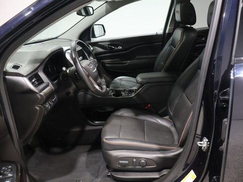 Used 2023 GMC Acadia SLT w/ Preferred Package image 13