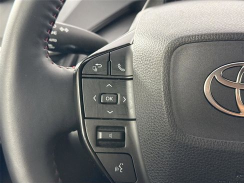 Certified 2025 Toyota Prius Plug-In Hybrid image 18