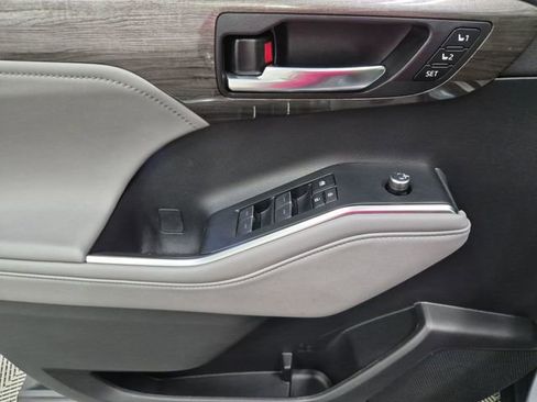 Used 2022 Toyota Highlander Limited image 13