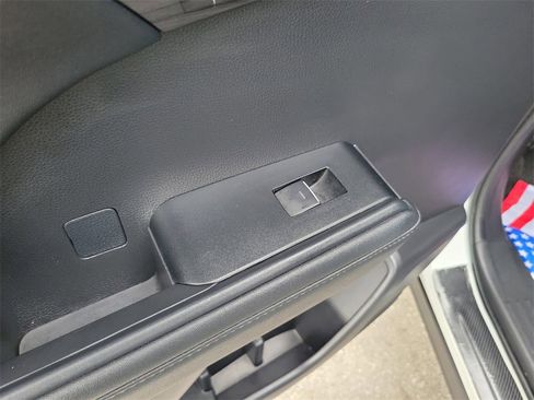 Used 2023 Toyota Highlander Limited image 12