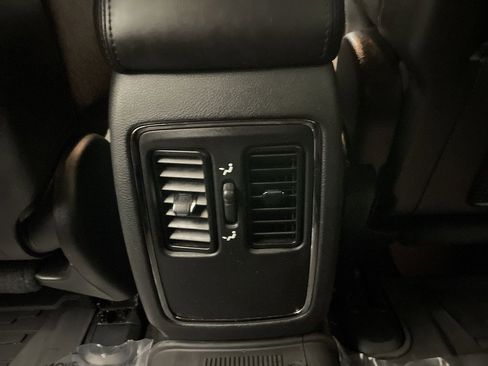 Used 2020 Jeep Grand Cherokee Laredo image 15