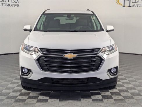 Used 2020 Chevrolet Traverse LT image 3
