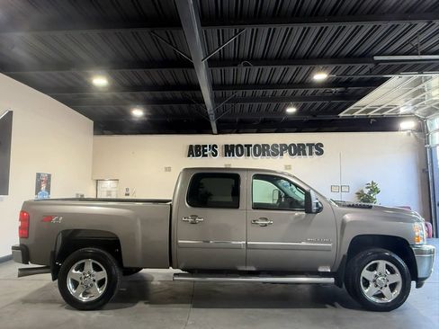 Used 2013 Chevrolet Silverado 2500 LT w/ Custom Sport Truck Package AWD/4WD image 4