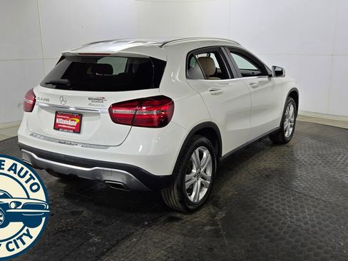 Used 2020 Mercedes-Benz GLA 250 4MATIC w/ Premium Package image 10