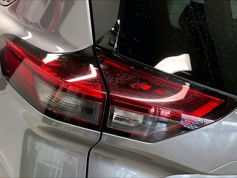 Used 2023 Nissan Rogue SL image 29