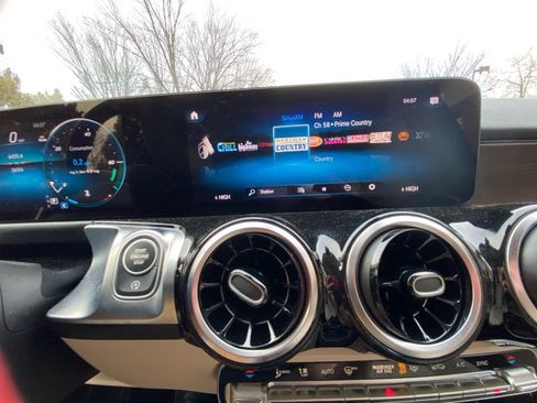 Used 2023 Mercedes-Benz GLB 250 4MATIC image 20