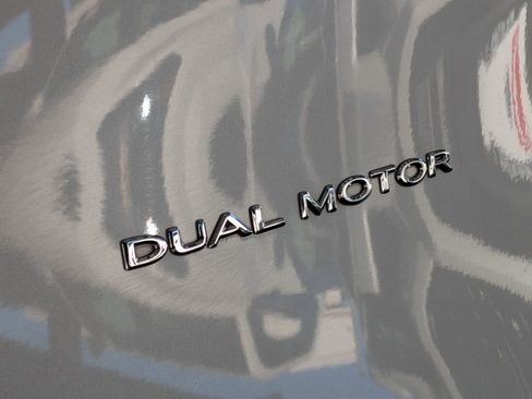 Used 2022 Tesla Model Y Long Range image 27