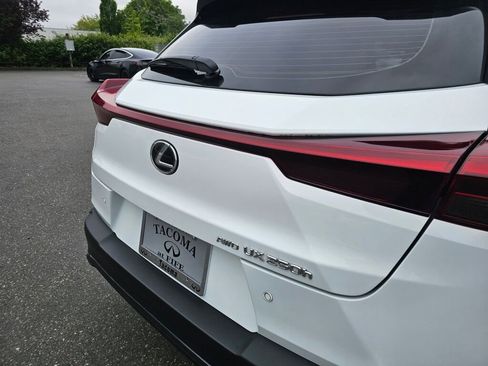 Used 2024 Lexus UX 250h F Sport AWD/4WD image 18