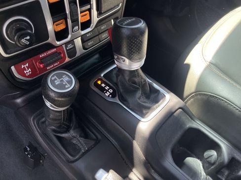 Used 2024 Jeep Gladiator Mojave AWD/4WD image 18