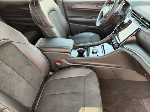 New 2025 Jeep Grand Cherokee L Altitude image 15