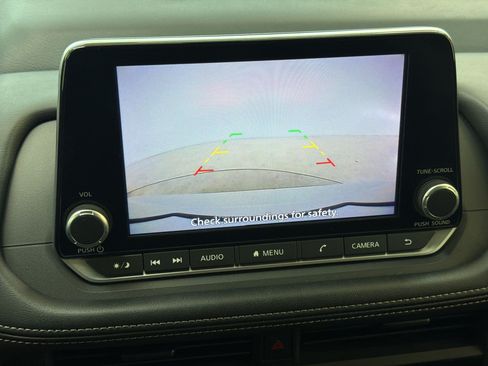 Used 2024 Nissan Rogue S AWD/4WD image 17