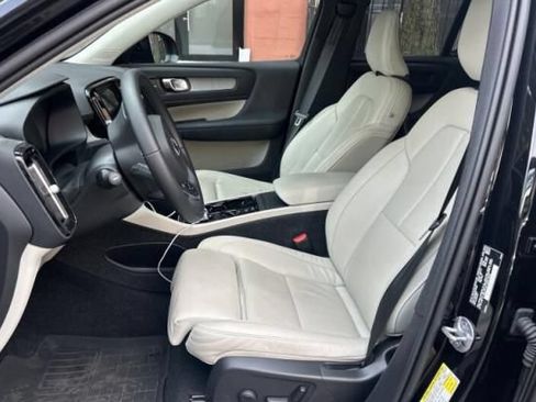 Used 2024 Volvo XC40 B5 Plus w/ Protection Package Premier AWD/4WD image 2
