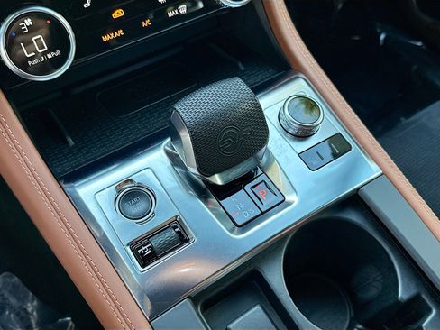 Used 2021 Jaguar F-PACE SVR image 17