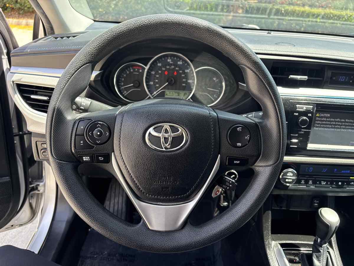 Used 2015 Toyota Corolla LE FWD image 21