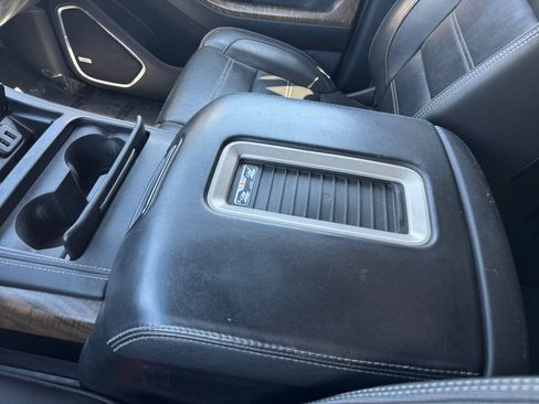 Used 2019 GMC Yukon XL Denali AWD/4WD image 25