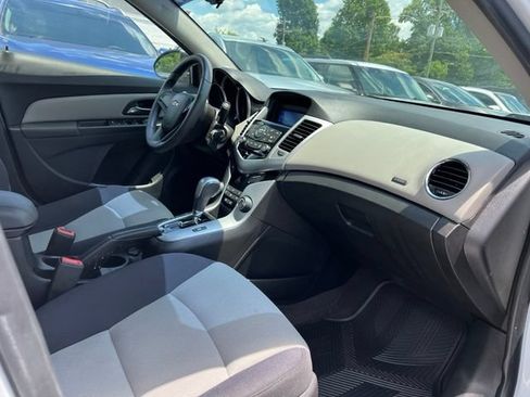 Used 2015 Chevrolet Cruze LS FWD image 20