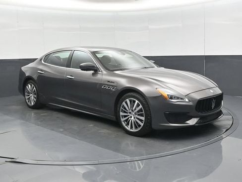 Used 2022 Maserati Quattroporte Modena Q4 AWD/4WD image 1