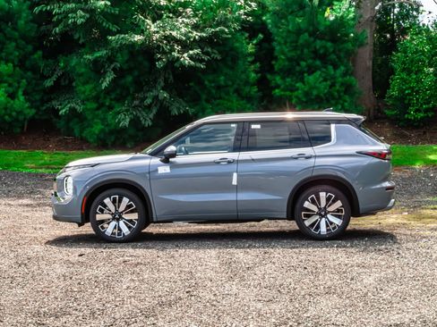 New 2025 Mitsubishi Outlander SEL image 4