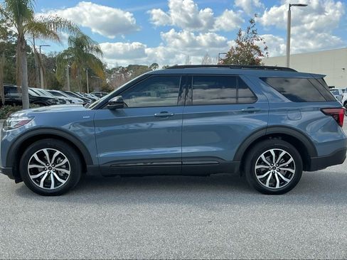 Used 2025 Ford Explorer ST-Line w/ Premium Package image 3