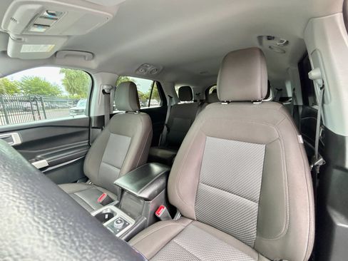 Used 2024 Ford Explorer XLT AWD/4WD image 10