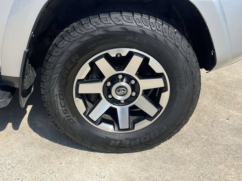 Used 2021 Toyota 4Runner TRD Off-Road Premium w/ Wilderness Package (TMS) AWD/4WD image 9