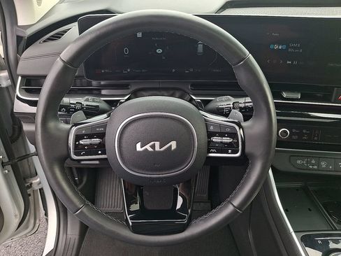 Certified 2025 Kia Carnival SX Prestige FWD image 17