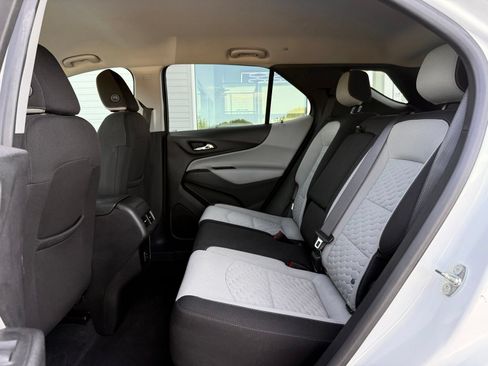 Used 2021 Chevrolet Equinox LT FWD image 17