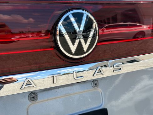 Used 2024 Volkswagen Atlas SE image 11