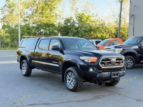 Used 2018 Toyota Tacoma SR5 AWD/4WD image 4