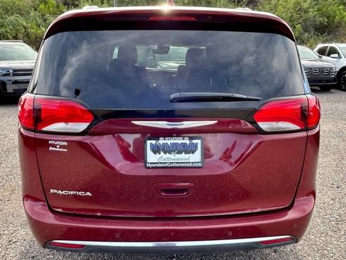Used 2020 Chrysler Pacifica Touring-L Plus FWD image 4