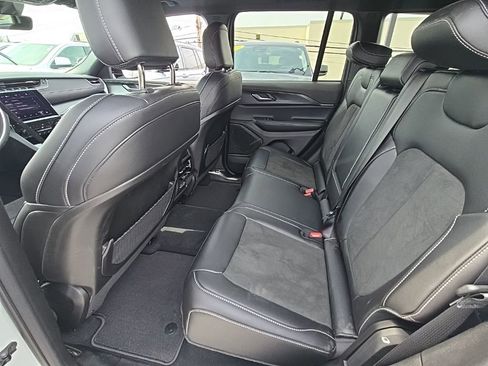Certified 2025 Jeep Grand Cherokee Altitude AWD/4WD image 14