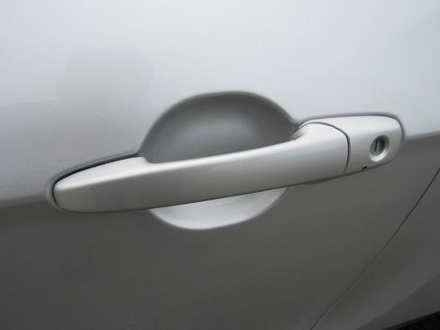 Used 2010 Ford Mustang Convertible RWD image 15