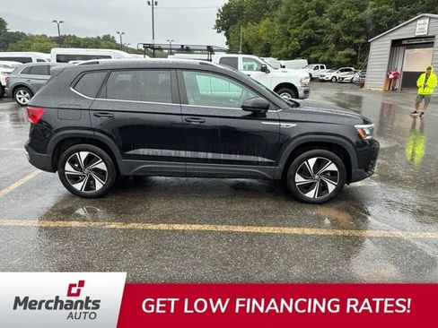 Used 2023 Volkswagen Taos SE w/ Panoramic Sunroof Package AWD/4WD image 6