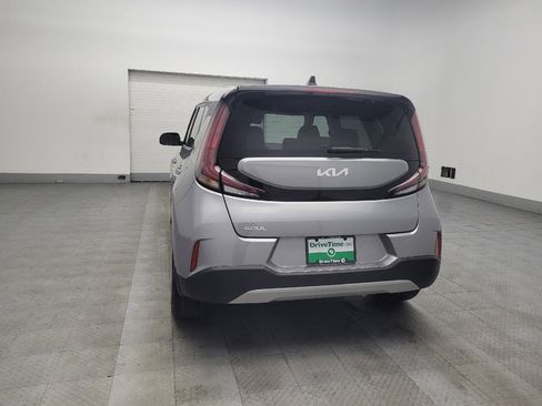 Used 2023 Kia Soul LX image 6
