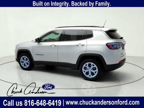 Used 2024 Jeep Compass Latitude AWD/4WD image 5