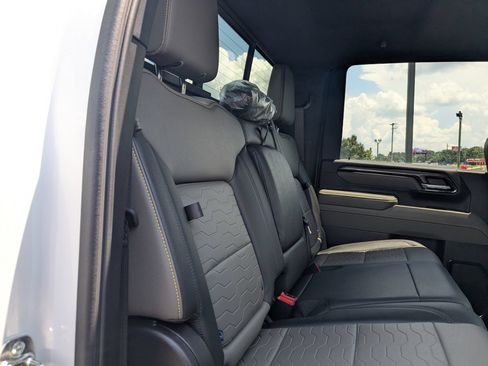 Used 2025 Chevrolet Silverado 2500 ZR2 w/ Technology Package AWD/4WD image 28