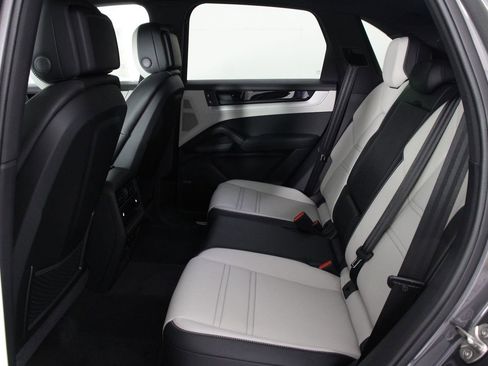New 2026 Porsche Cayenne image 17