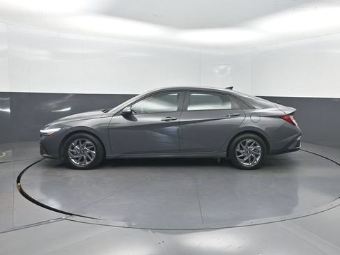 Used 2024 Hyundai Elantra SEL FWD image 3