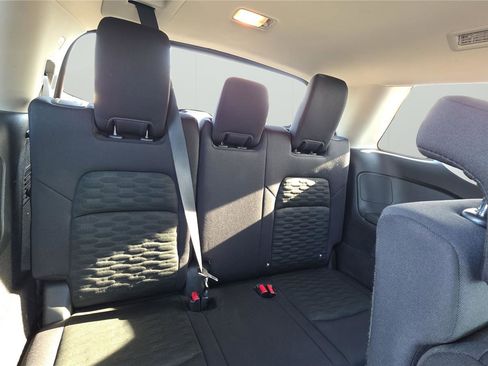 Used 2025 Nissan Pathfinder SV image 17