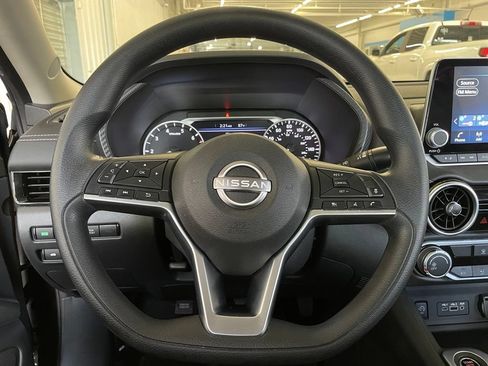 Used 2025 Nissan Sentra SV FWD image 14