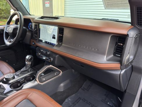 Used 2024 Ford Bronco Outer Banks AWD/4WD image 15