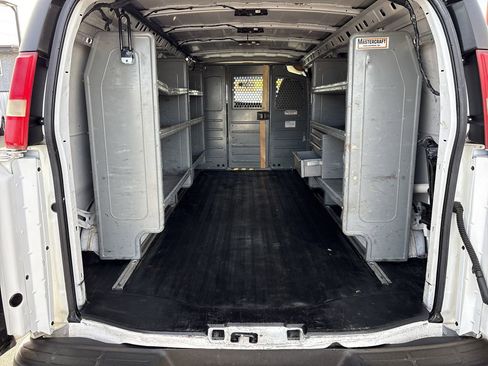Used 2015 GMC Savana 3500 Extended image 20