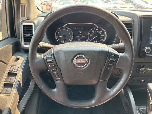 Used 2022 Nissan Frontier SV w/ Technology Package image 12